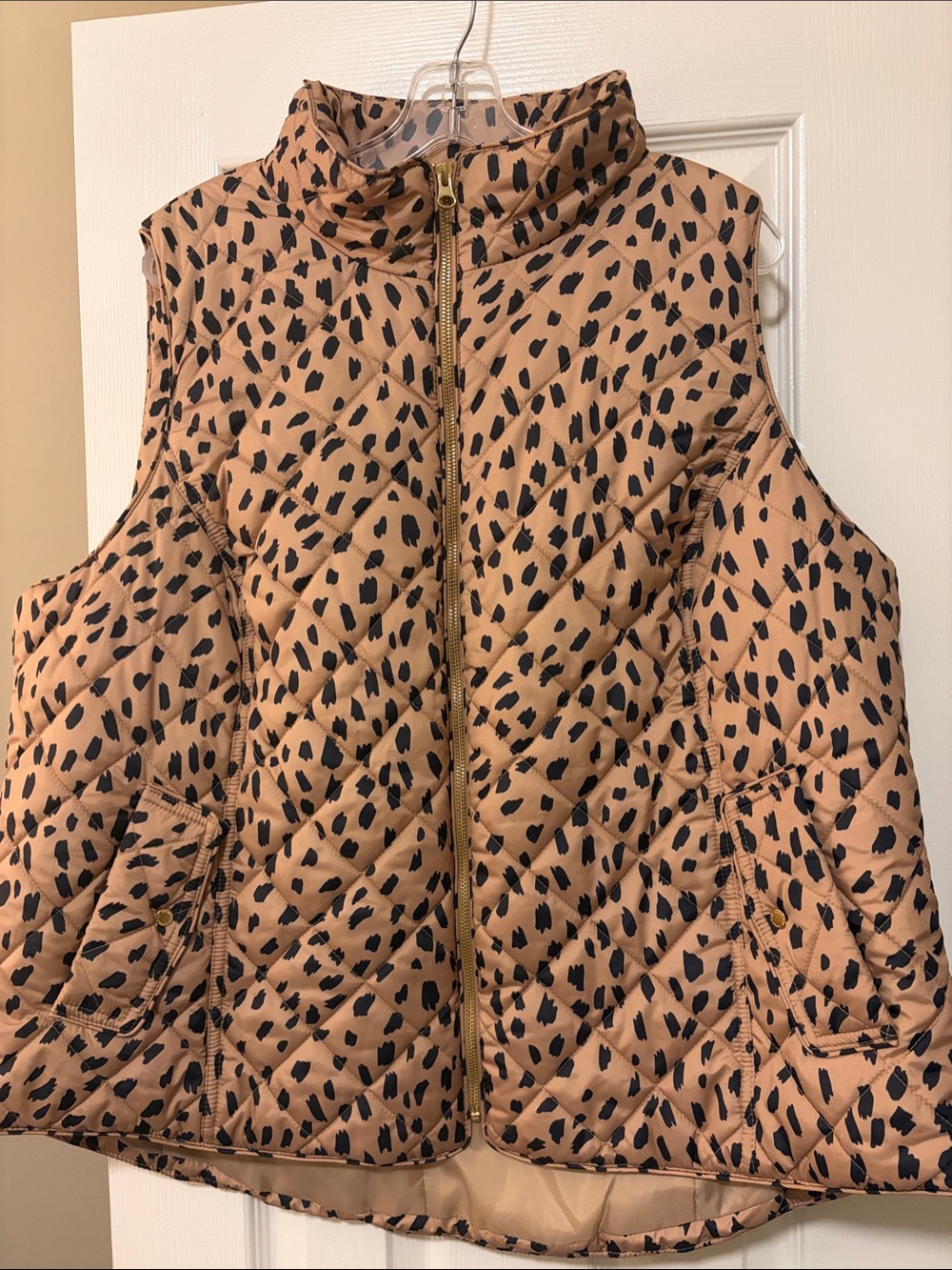 Crown & Ivy Quilted Sleeveless Vest with Black Spotted Print